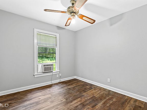 5th image of 3135 W College St