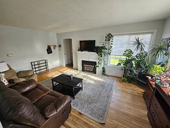 3rd image of 4203 N Normandie St