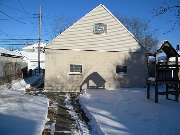 4th image of 574 Townsend Ave