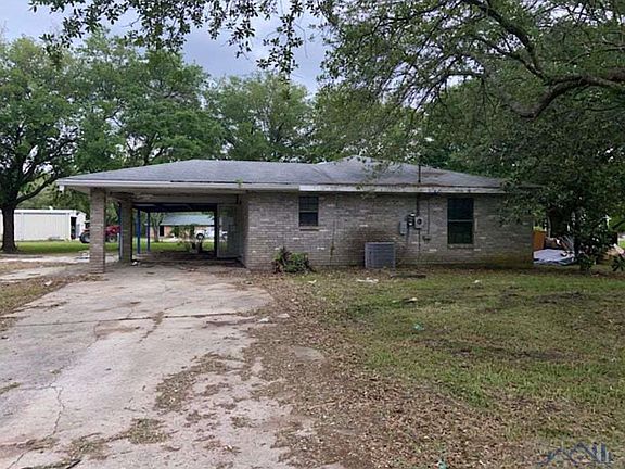2nd image of 311 Hidden Acres St