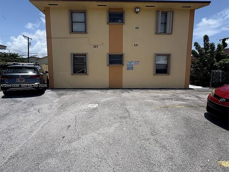231 E 7th St #202 — Photo 2