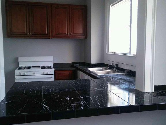 3rd image of 317 Aylesford Pl APT 2