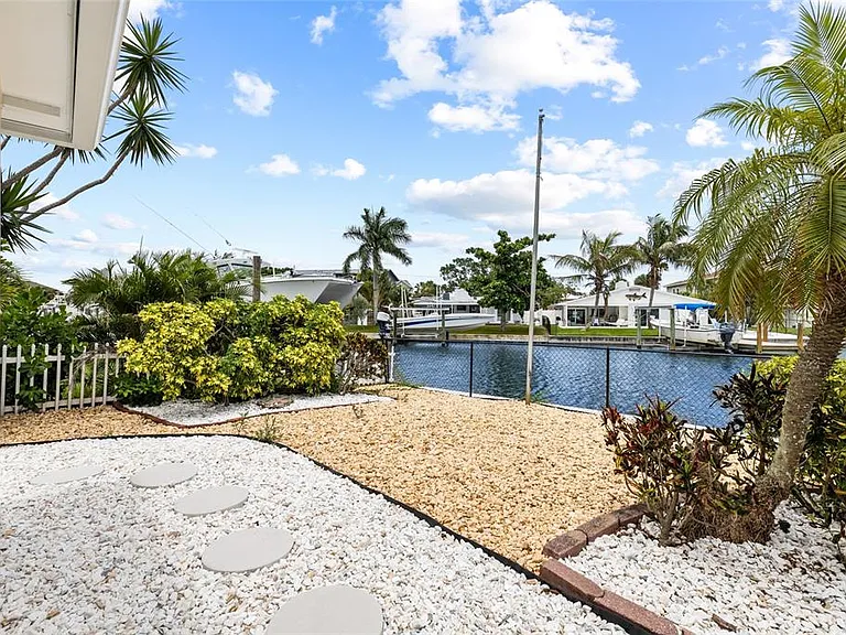 5541 Bayou Grande Blvd NE — Photo 37