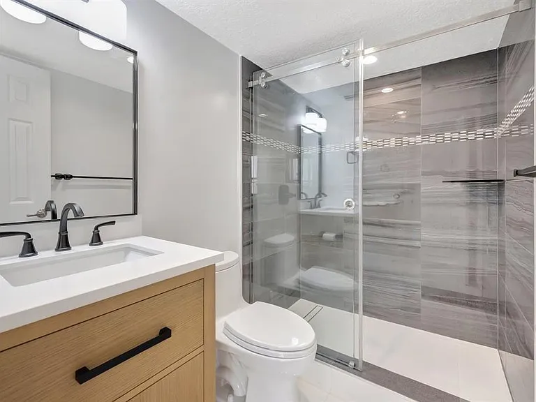 2400 NE 33rd Ave #212 — Photo 13