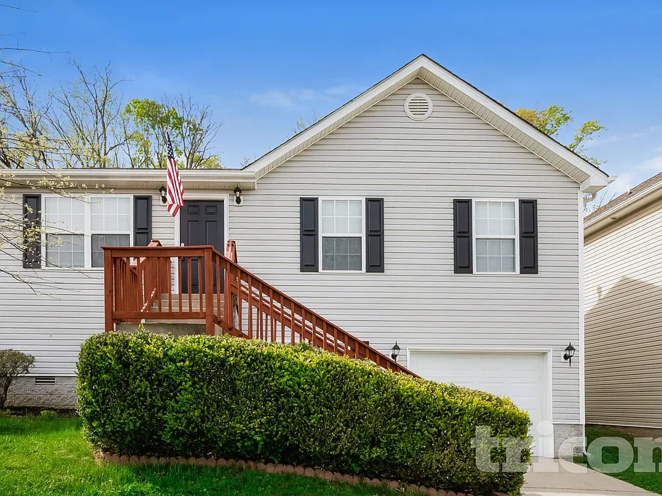 649 Belgium Dr