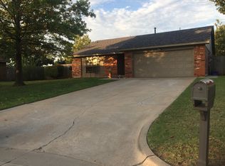 12052 Czech Hall Cir, Yukon, OK 73099