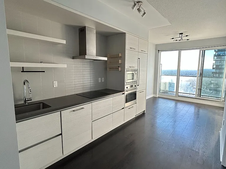 2221 Yonge St #4710 — Photo 7