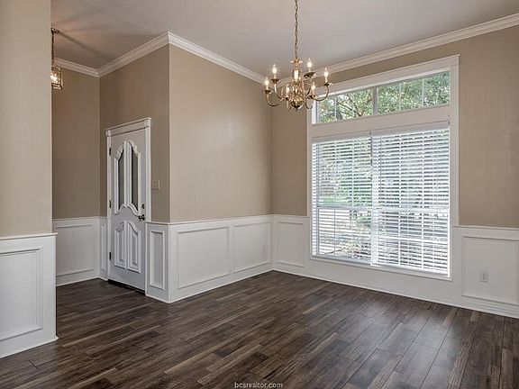 4th image of 709 Summerglen Dr