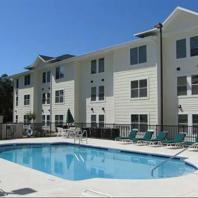 Summer Breeze Apartments — Photo 3
