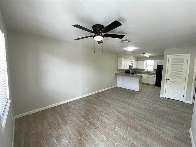 3005 E Price St — Photo 2