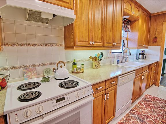 4th image of 858 Ford Rd