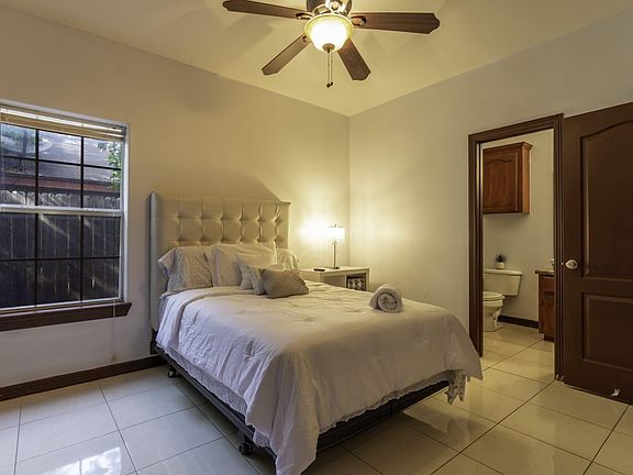 4th image of 616 N Broadway St #2