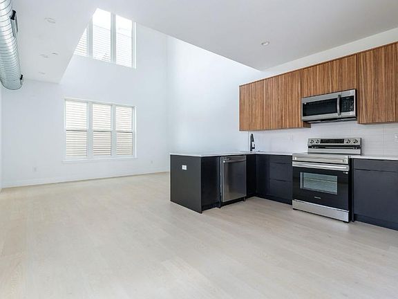 4th image of 1649 6th St N #C