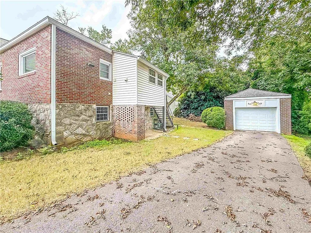 3 bed, 2.0 bath, 1602 sqft, $2,600 — Photo 3