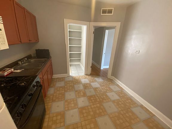 5th image of 2706 W Peterson Ave #3