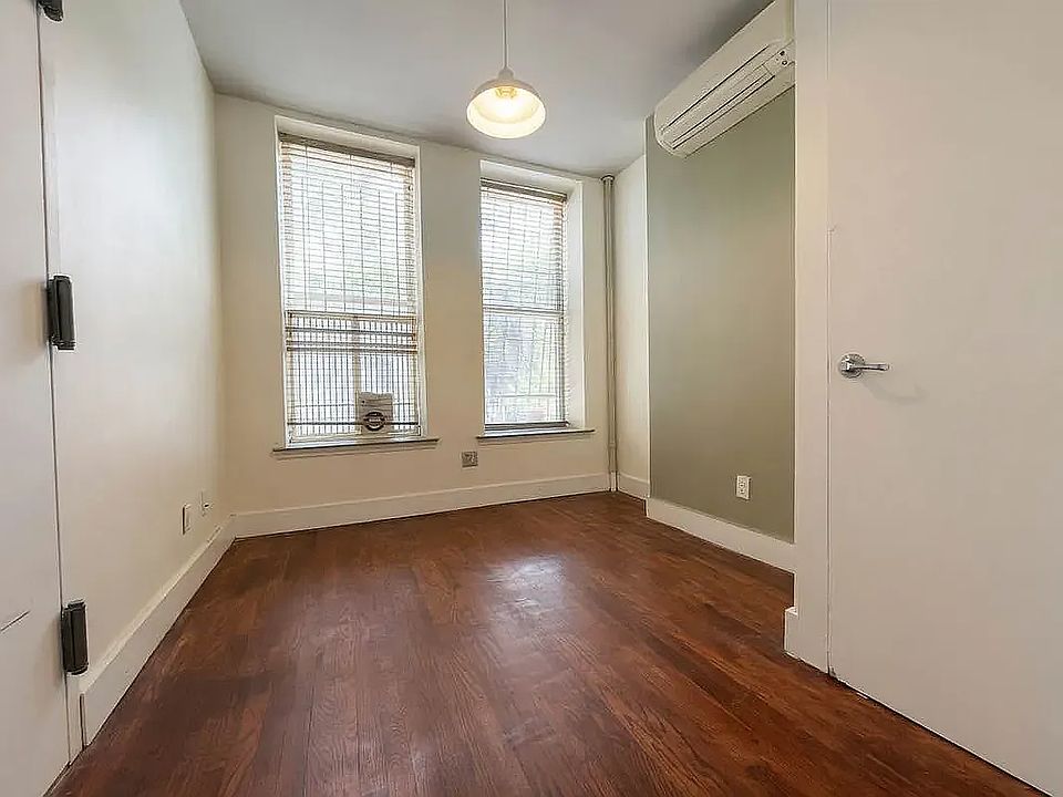 1st image of 909 Saint Johns Pl APT 1R