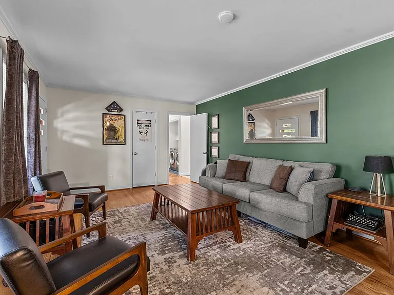 2125 Forest Hills Dr — Photo 6