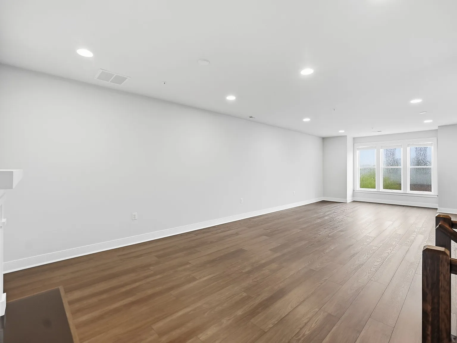 3 bed, 2.5 bath, 2913 sqft, $5,975 — Photo 4