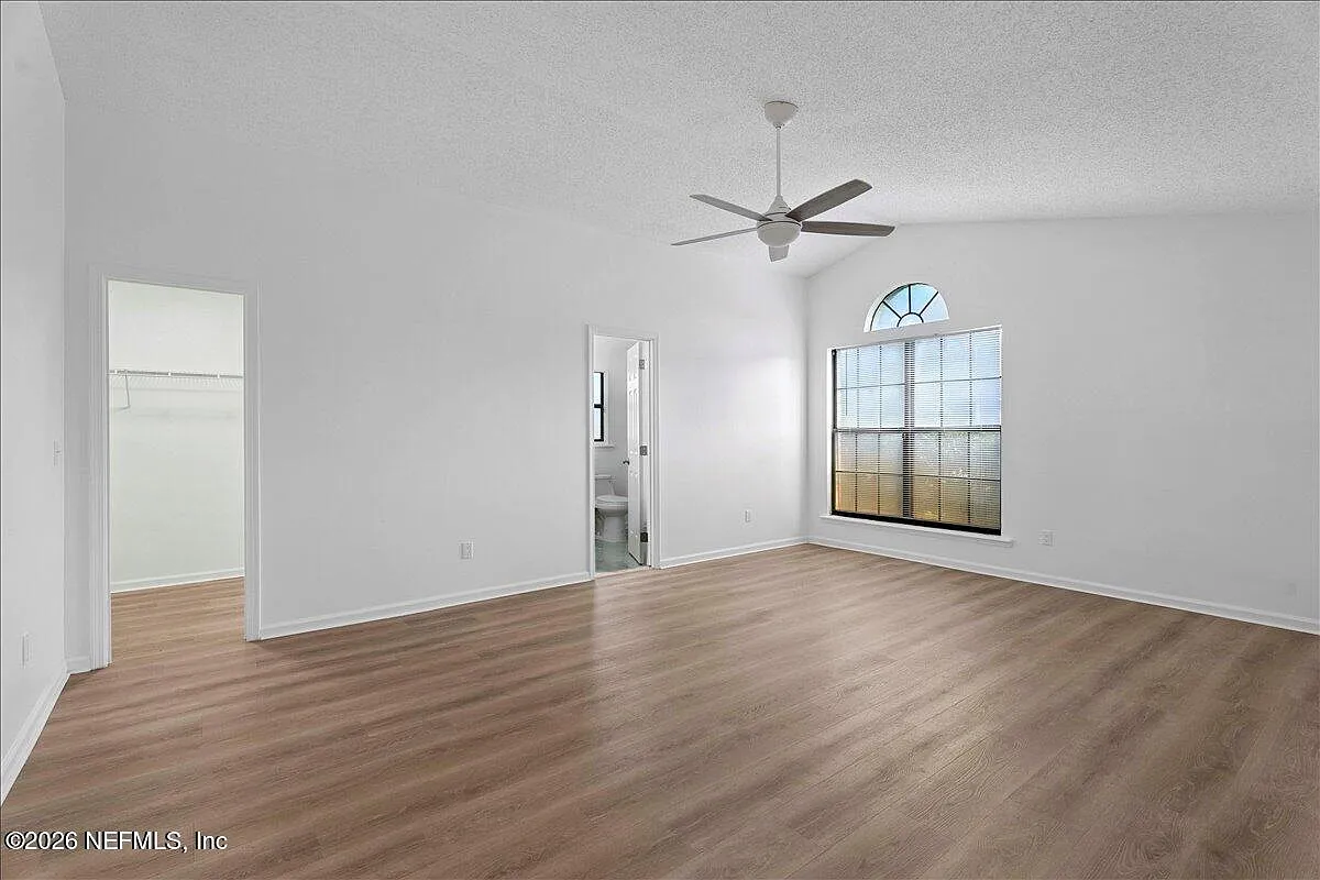 3 bed, 2.0 bath, 1807 sqft, $2,400 — Photo 4