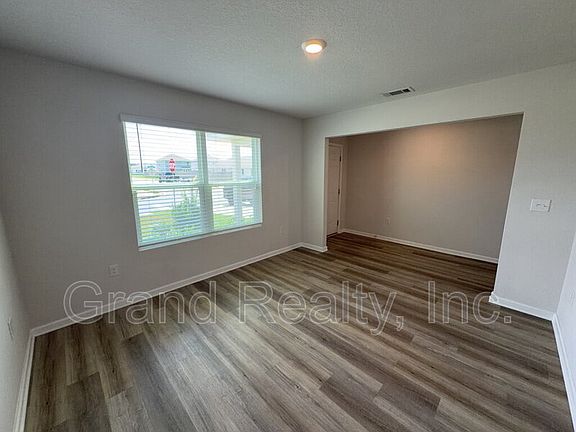 4th image of 5431 Peach Dr