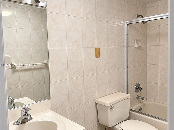 4th image of 3051 NW 14th St #3