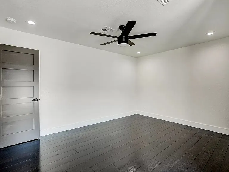 360 Vandalia St — Photo 8