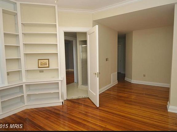 Bedroom 2 (looking towards bathroom 1)