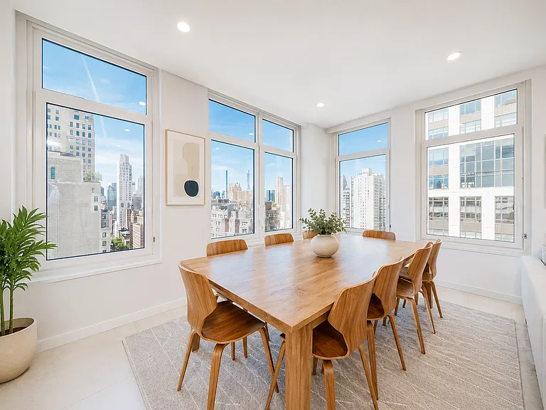 300 E 83rd St #Penthouse 20A — Photo 3