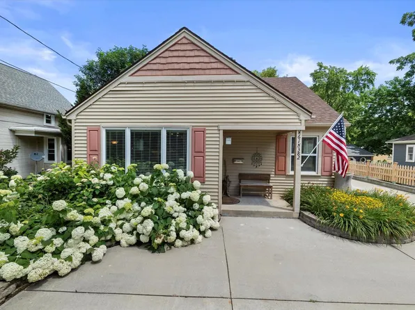 W61N382 Washington AVENUE, Cedarburg, WI 53012