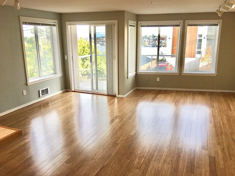 2432 Dexter Ave N #100 — Photo 8