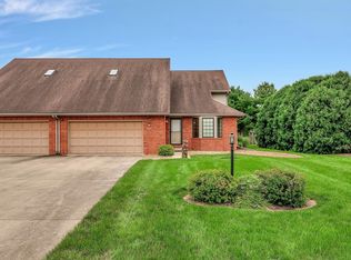 1319 Dickens Ct, Monticello, IL 61856