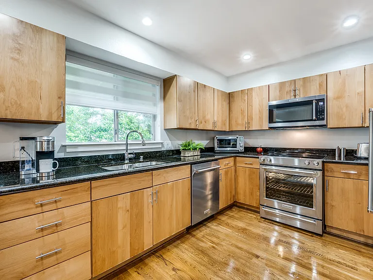 4616 W Lovers Ln #209 — Photo 8
