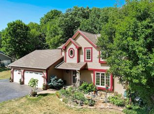 W324S7063 Squire Ln, Mukwonago, WI 53149
