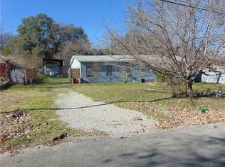 629 Astoria Ave, Azle, TX 76020