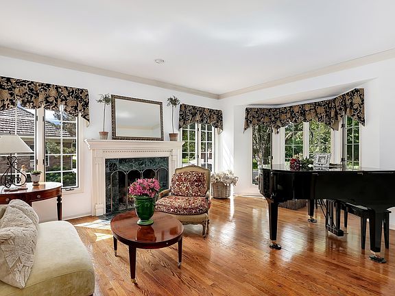 4th image of 3117 Turnberry Rd