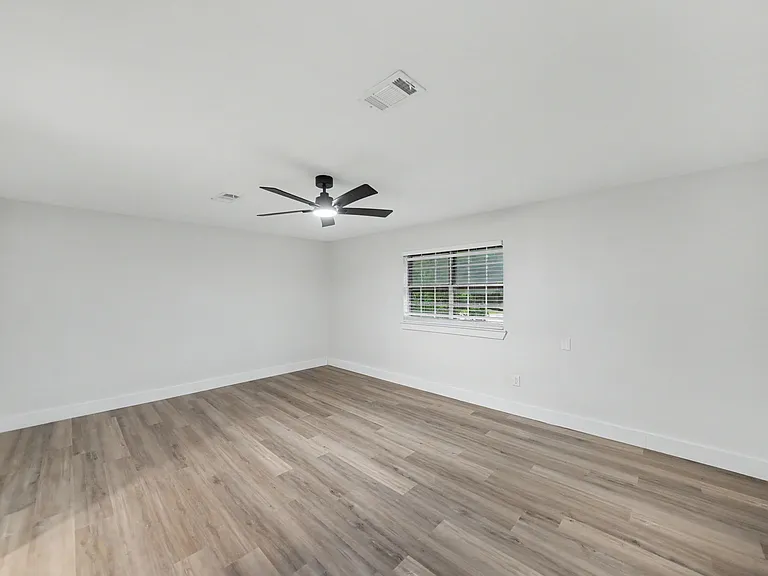 2709 Oak Cir — Photo 18