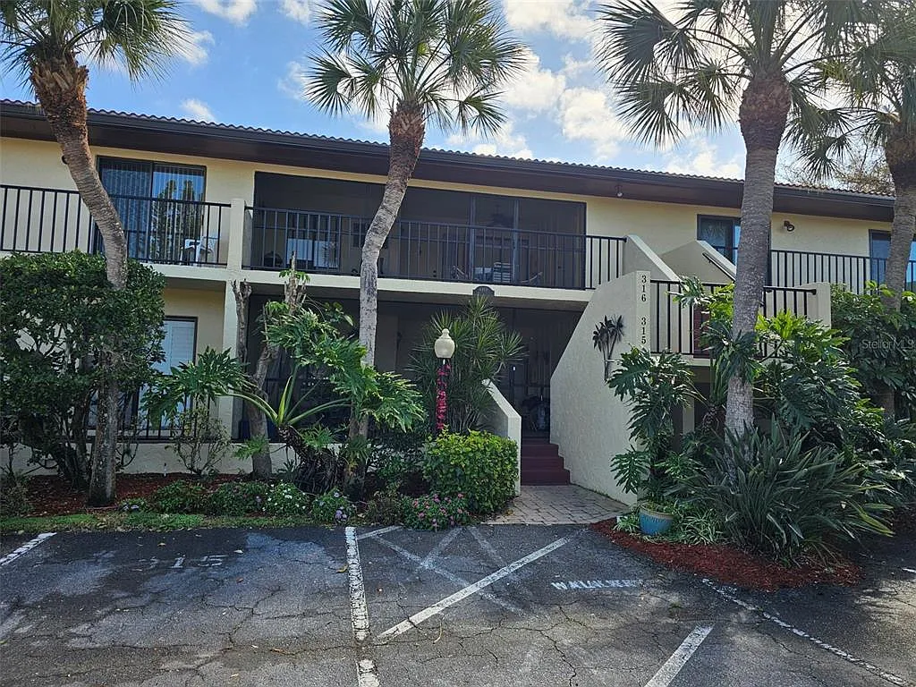 2 bed, 1314 sqft, $3,900 — Photo 2