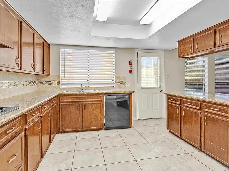 3127 Wagon Trail Dr — Photo 9