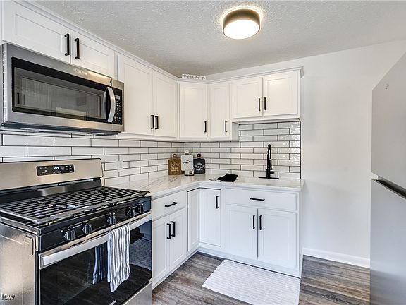 3rd image of 1102 Rockwood Ave SW