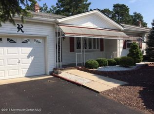 6 Bugle Ct, Toms River, NJ 08757