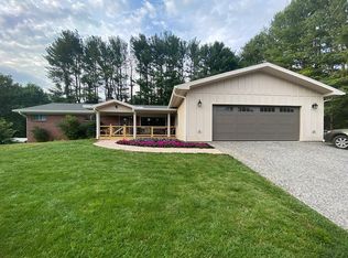 12 Sayles Town Rd, Fairview, NC 28730