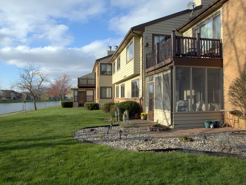 2137 Harbortown Cir photo 1