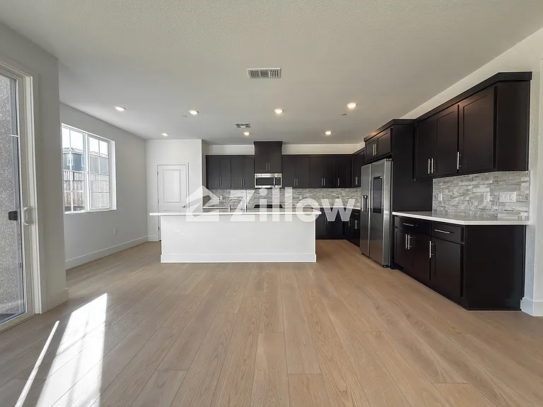 2848 Dapper St — Photo 5