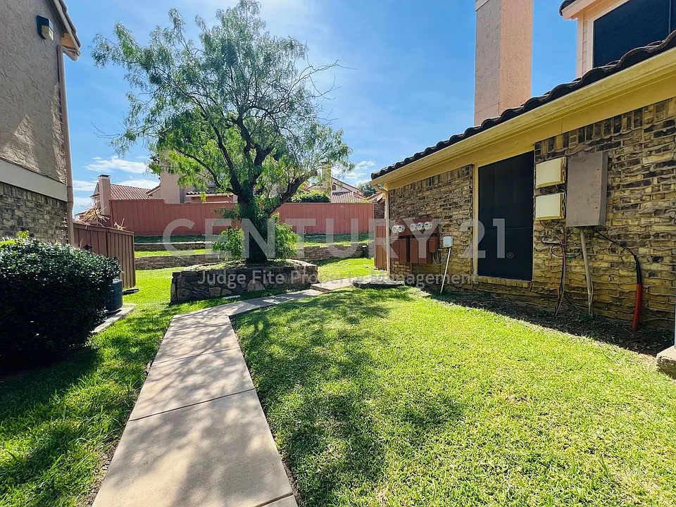 4220 Madera Rd