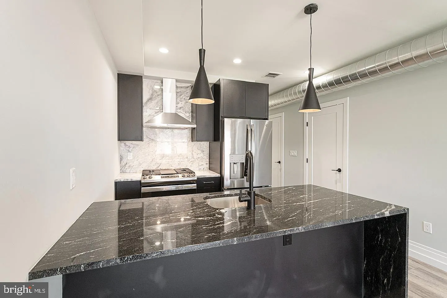 1 bed, 1.5 bath, 746 sqft, $1,898 — Photo 1