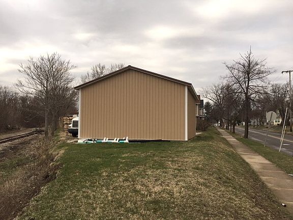 3rd image of 1006 Cottage St