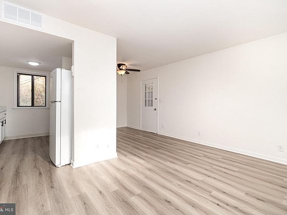 5th image of 619 Saint Marys Dr