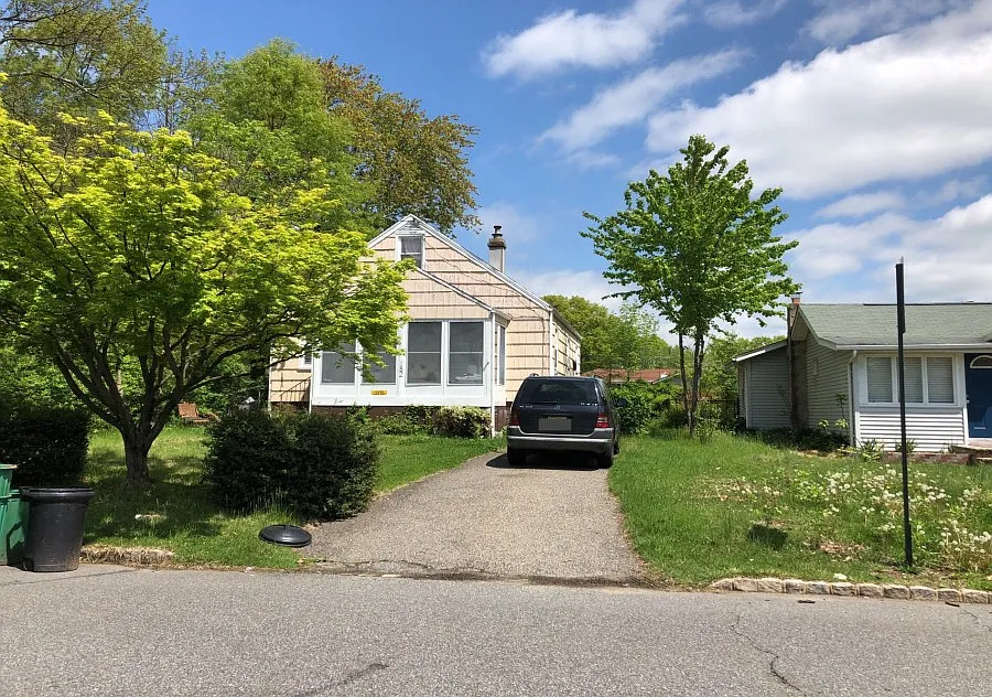 182 Hiawatha Blvd photo 1