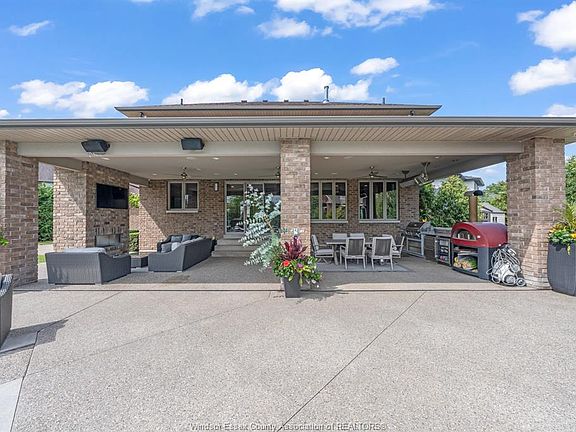 5th image of 1060 Woodland Cres