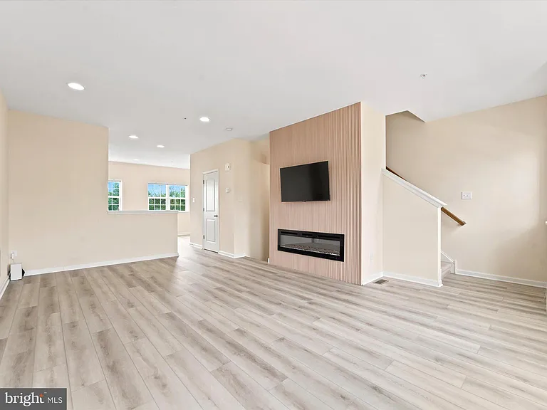 145 Mercer Ct — Photo 14